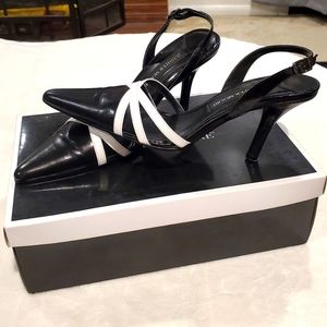 Jennifer Moore Vintage Black & White Pumps Size 7.5M